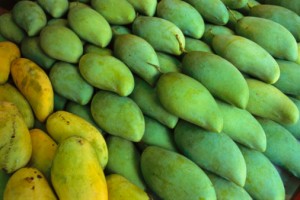 56960204-singapore-singapore-island-mangoes-sold-at-a-gettyimages